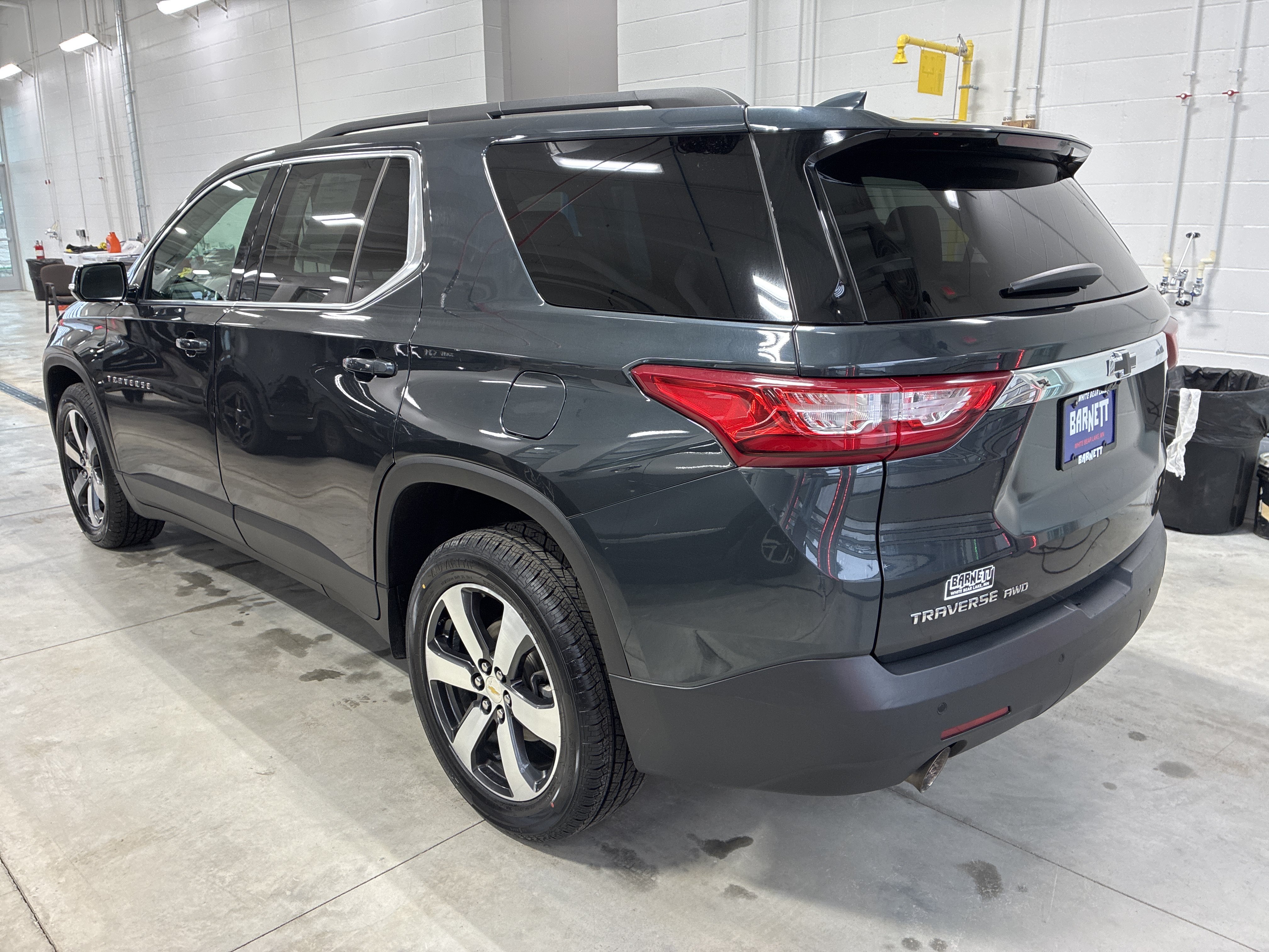 Used 2020 Chevrolet Traverse LT w/ LT Premium Package AWD/4WD image 4
