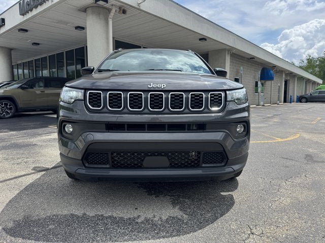 Used 2024 Jeep Compass Latitude AWD/4WD image 8