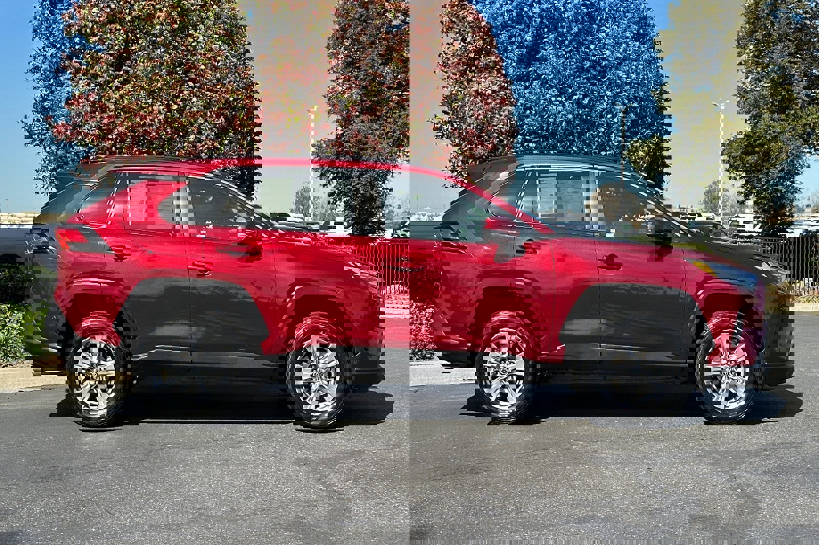 Used 2023 Toyota RAV4 XLE image 3