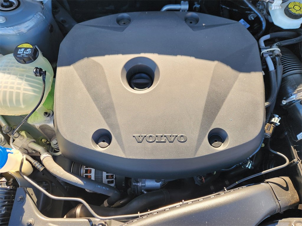 Used 2020 Volvo XC40 T5 Momentum w/ Protection Package Premier image 30