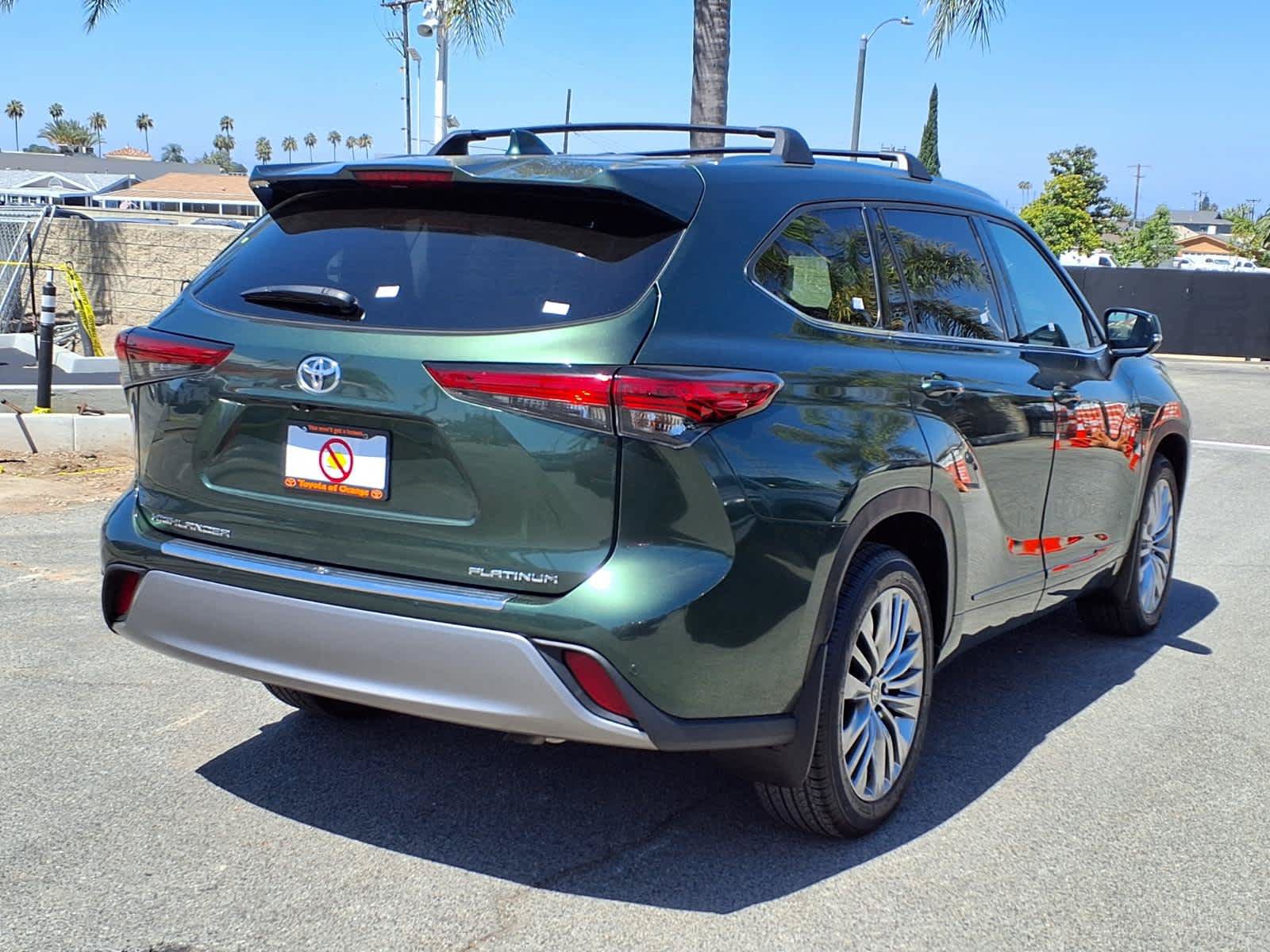 Used 2023 Toyota Highlander Platinum FWD image 6