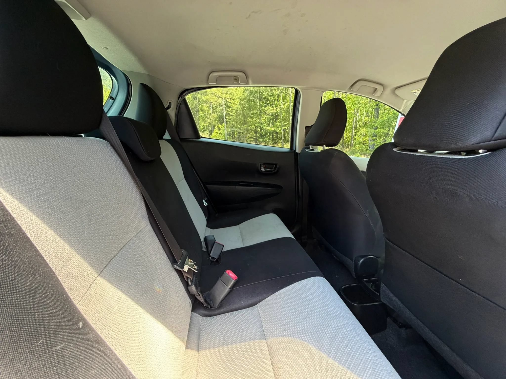 Used 2012 Toyota Yaris LE FWD image 28