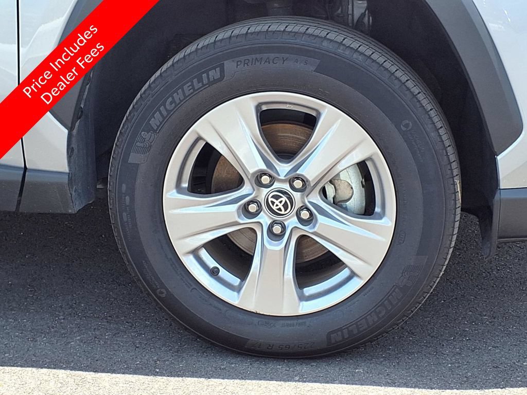 Used 2025 Toyota RAV4 XLE FWD image 9
