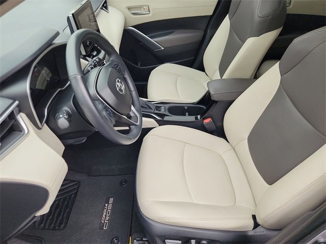 Used 2023 Toyota Corolla Cross XLE image 19