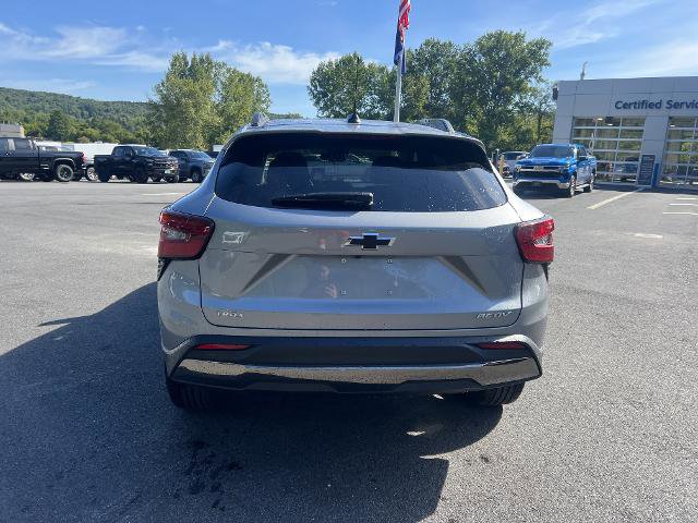 Used 2025 Chevrolet Trax ACTIV w/ Sunroof Package FWD image 4
