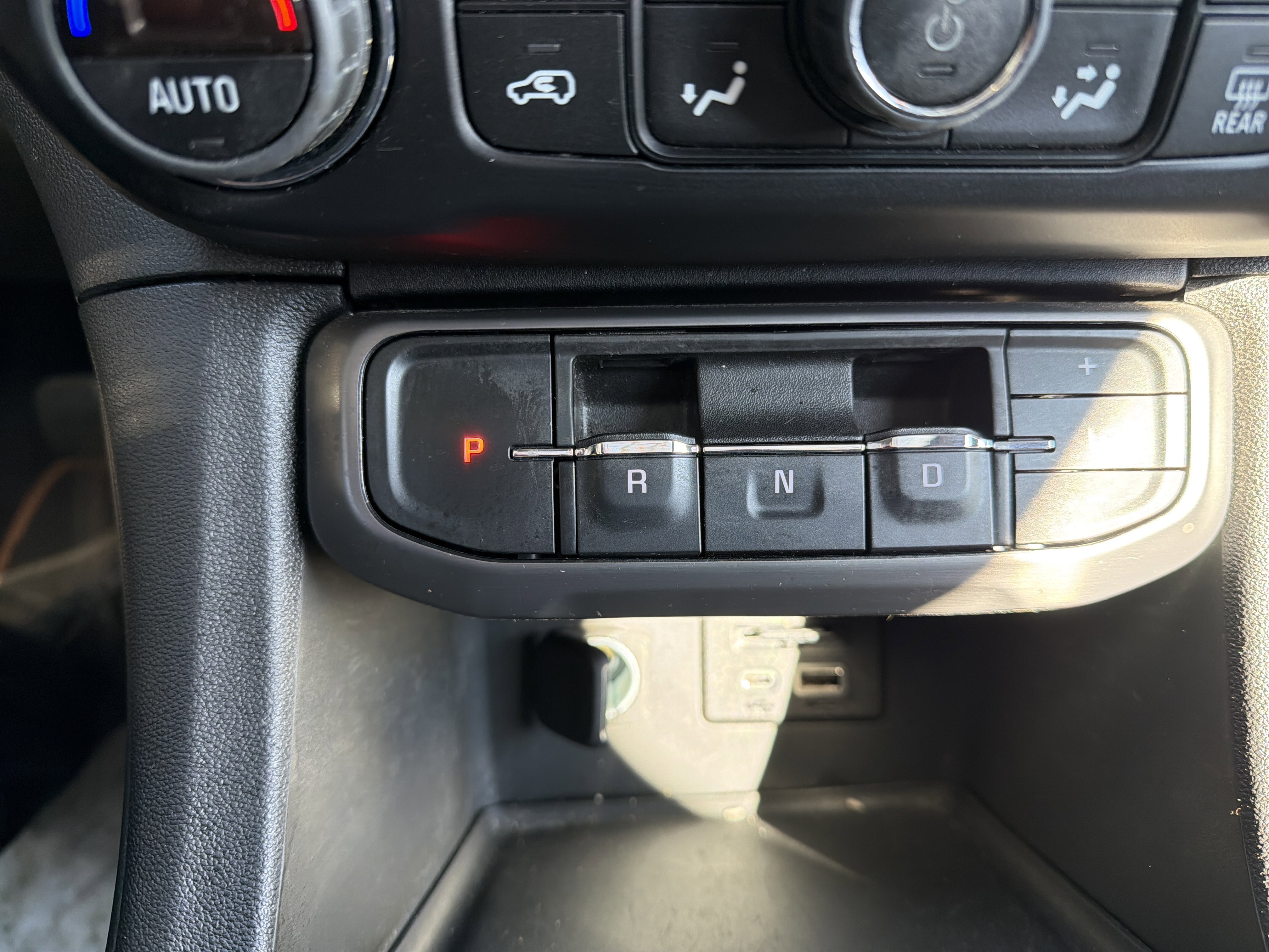 Used 2023 GMC Acadia AT4 w/ Technology Package image 25