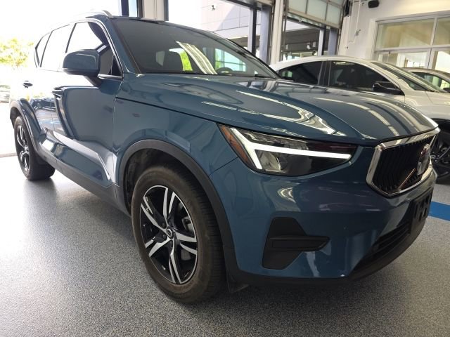 Used 2023 Volvo XC40 B5 Core w/ Convenience Package
