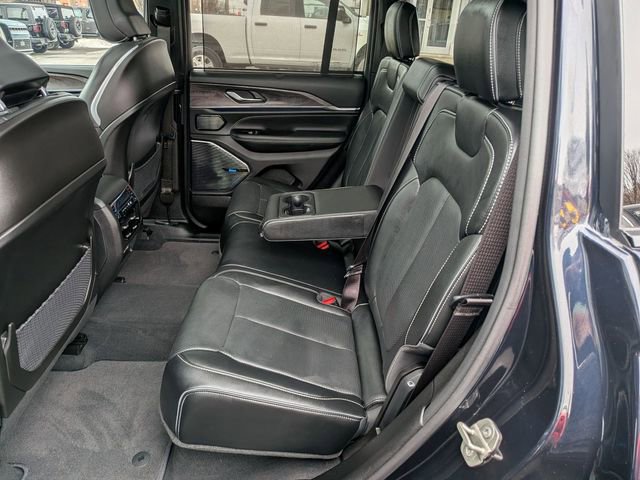 Used 2023 Jeep Grand Cherokee Overland w/ Luxury Tech Group IV AWD/4WD image 11