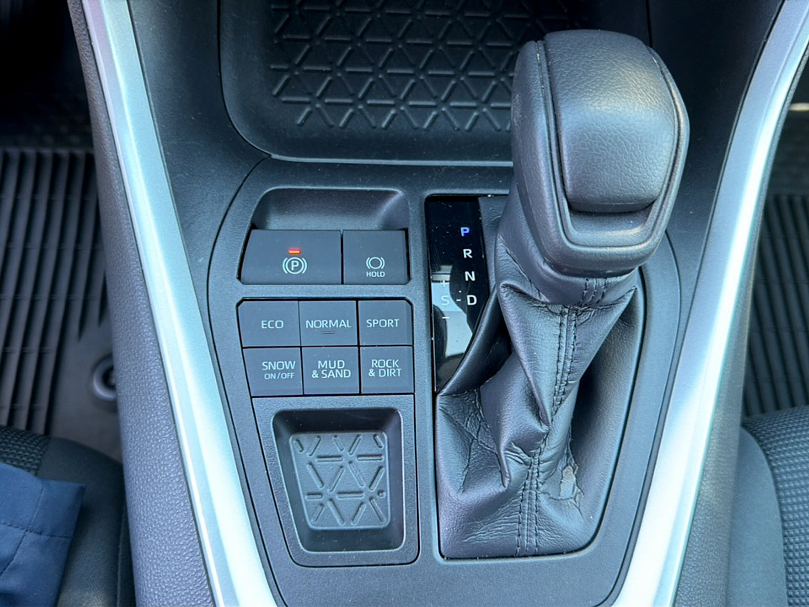 Used 2020 Toyota RAV4 LE AWD/4WD image 22