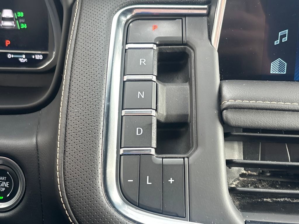 Used 2023 Chevrolet Suburban Premier image 14