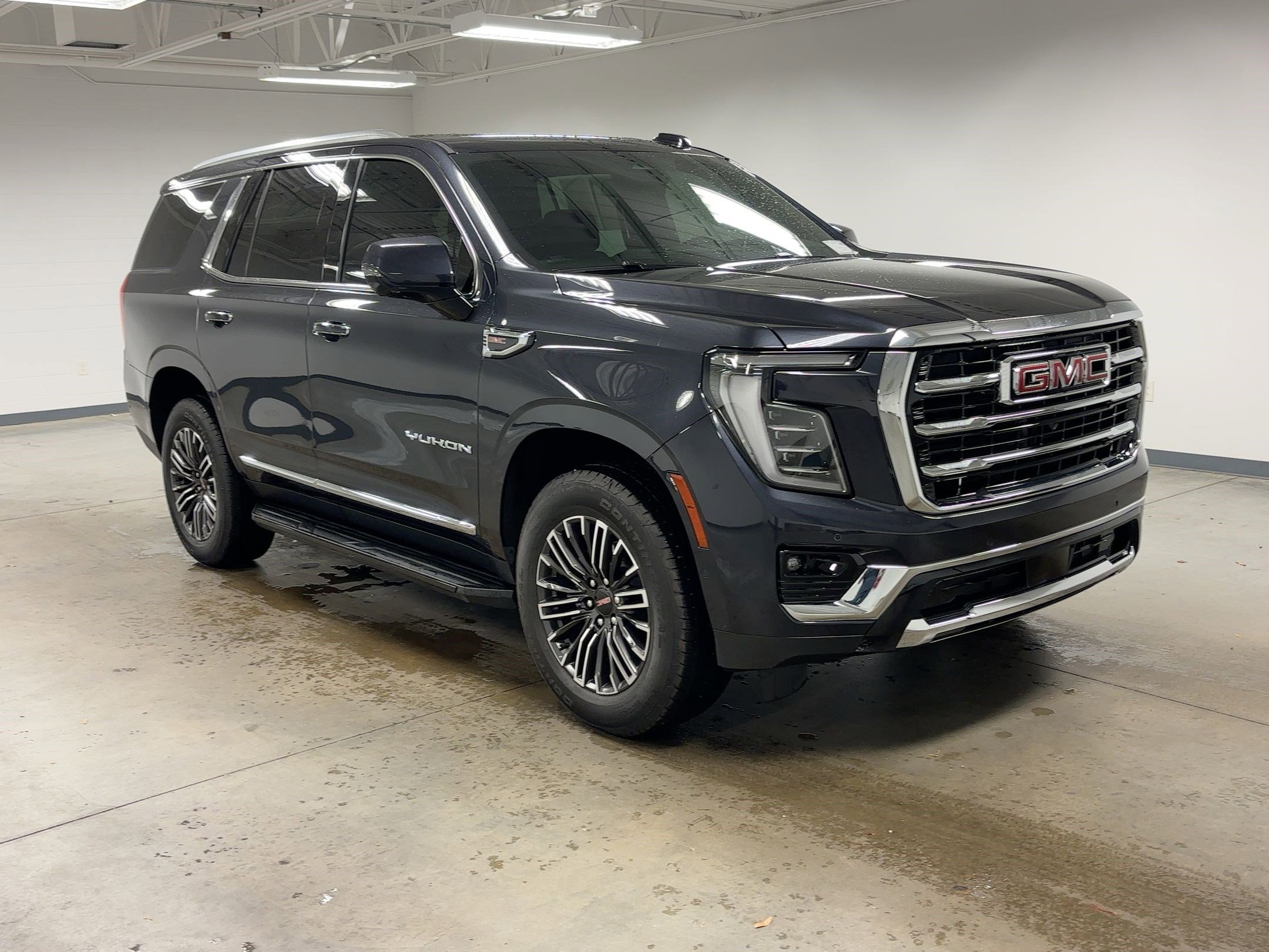 Used 2025 GMC Yukon Elevation image 5