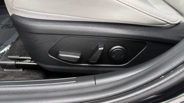 Used 2025 Hyundai Elantra Limited FWD image 12