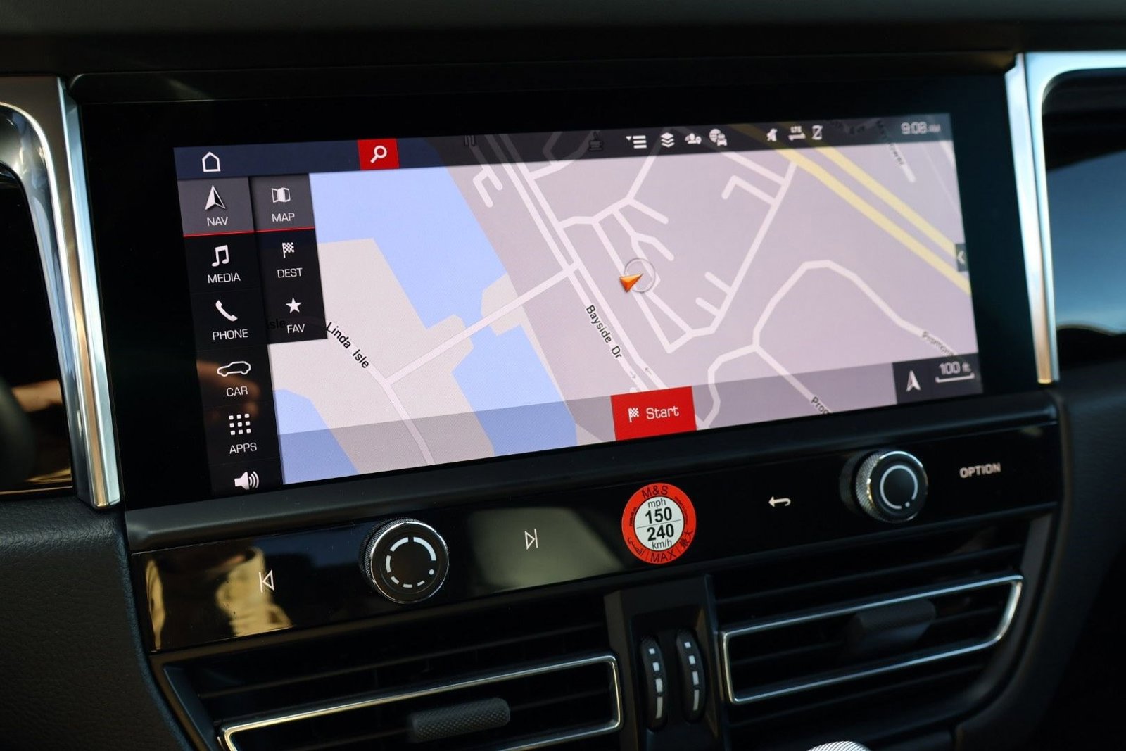 Certified 2025 Porsche Macan image 18