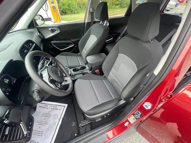 Used 2023 Kia Soul S FWD image 10
