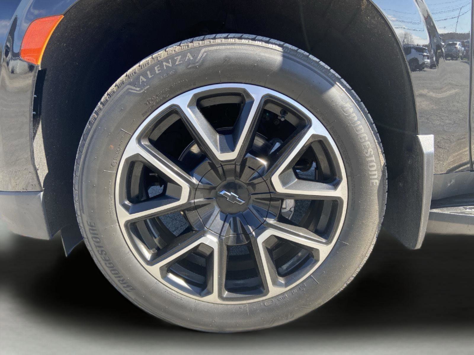 Used 2023 Chevrolet Suburban RST w/ Luxury Package AWD/4WD image 40