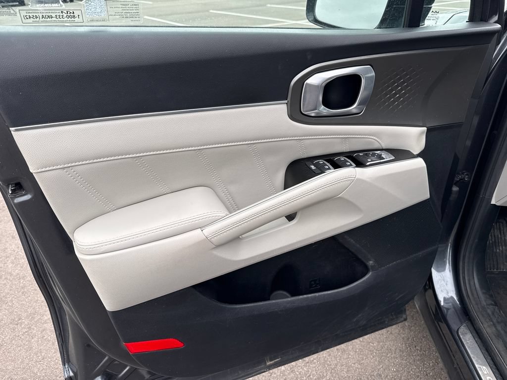 Used 2023 Kia Sorento SX AWD/4WD image 13