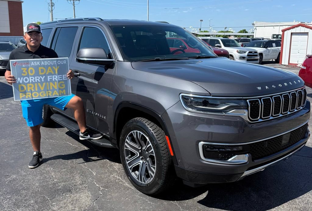 Used 2022 Jeep Wagoneer Series III RWD image 1