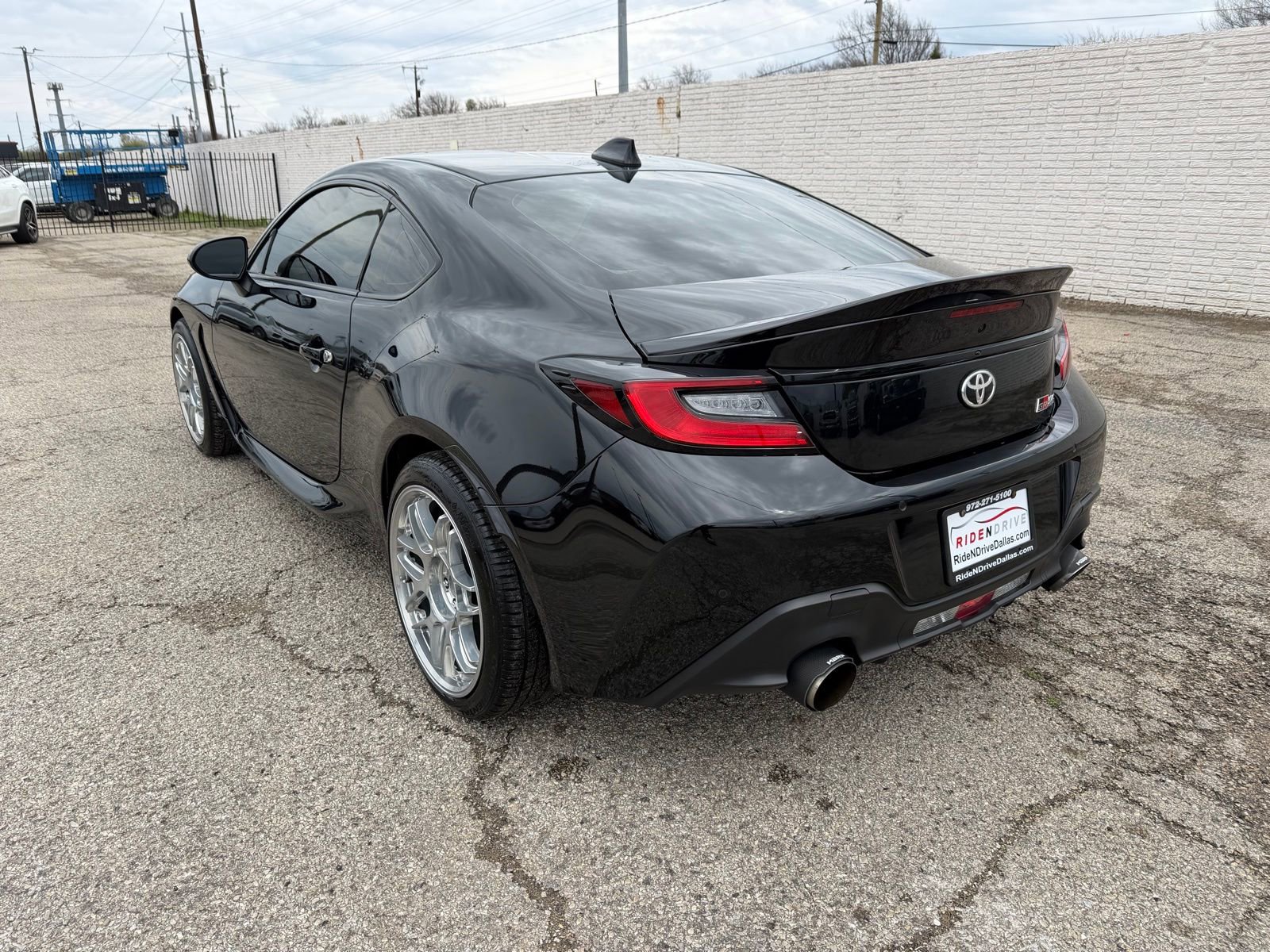 Used 2023 Toyota GR86 Premium w/ ALL Weather Mat Package (TMS) image 4