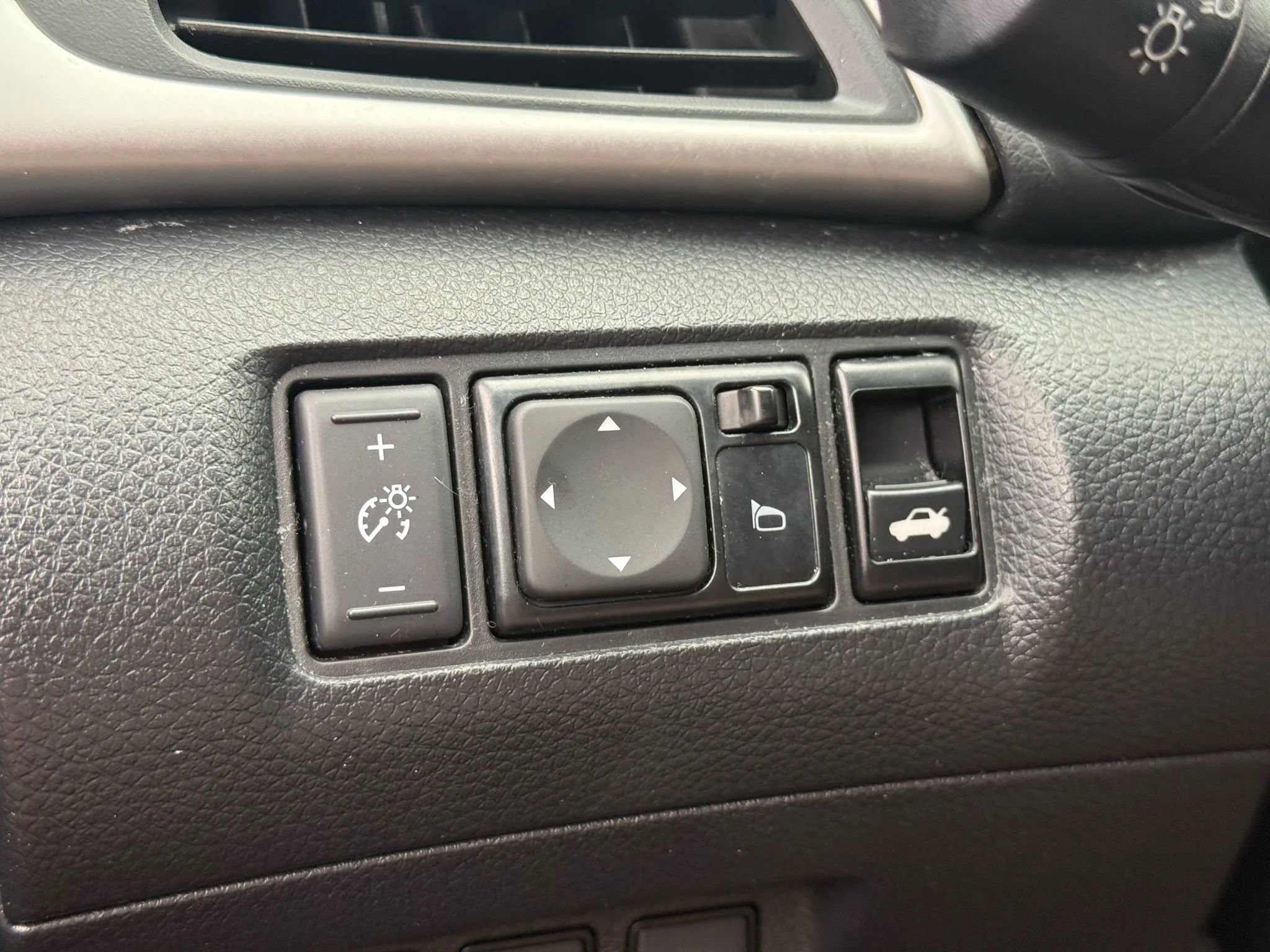 Used 2017 Nissan Sentra SR image 13