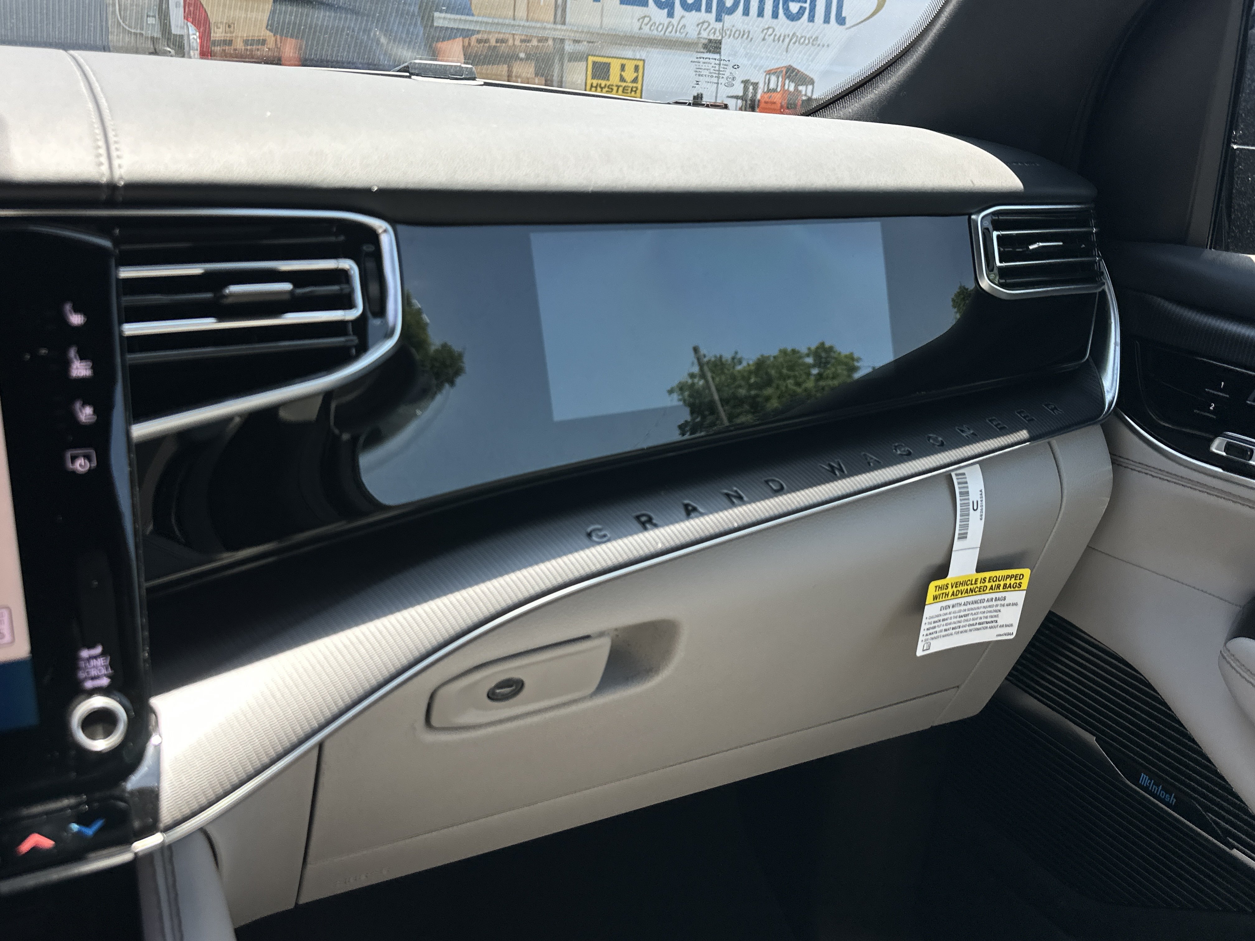 New 2026 Jeep Grand Wagoneer Summit w/ Rear Seat Video Group I AWD/4WD image 7