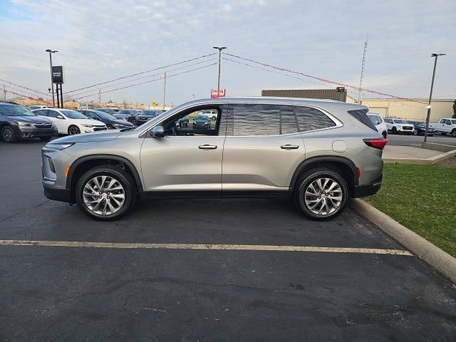 Used 2025 Buick Enclave Preferred FWD image 4