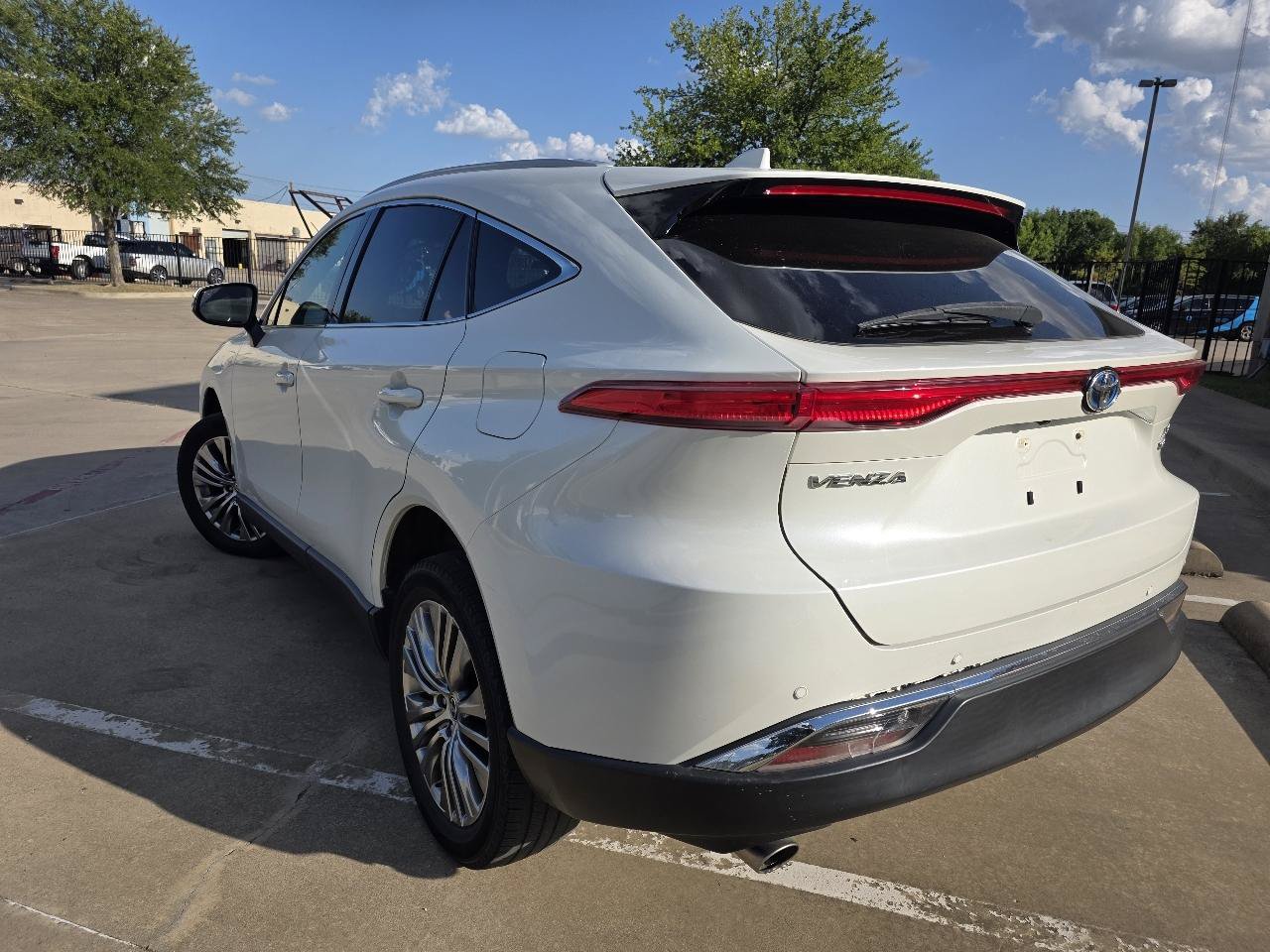 Used 2022 Toyota Venza XLE AWD/4WD image 29