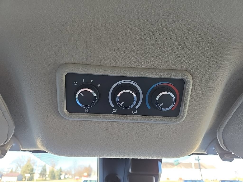 Used 2025 Chevrolet Express 3500 LT w/ LT Preferred Equipment Group RWD image 23