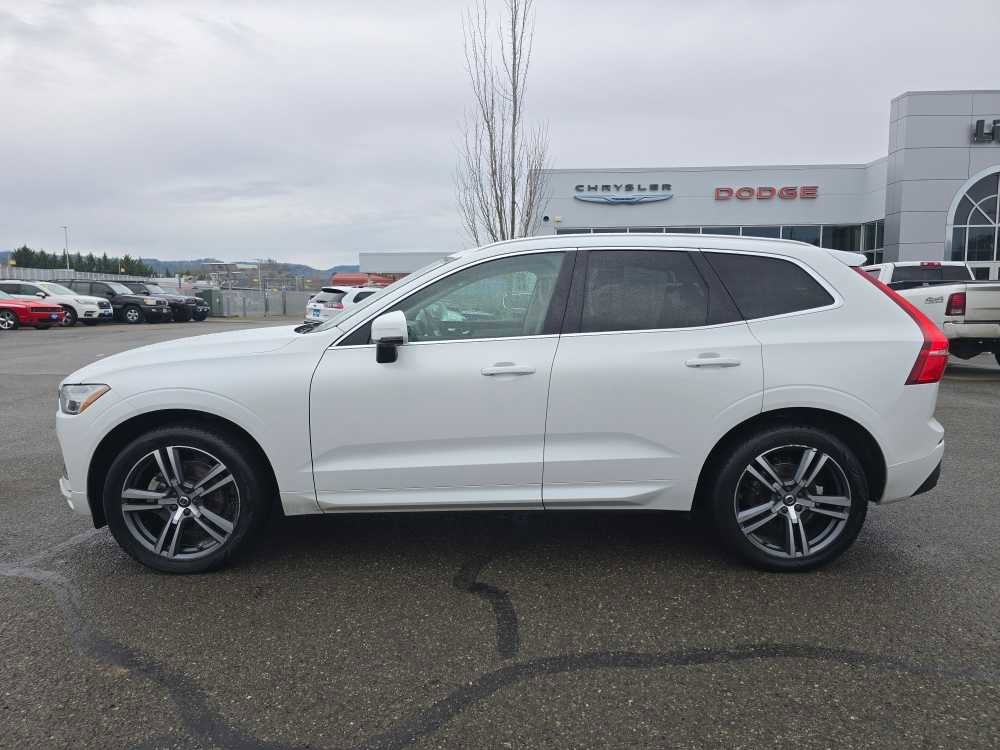 Used 2021 Volvo XC60 T5 Momentum w/ Advanced Package image 2