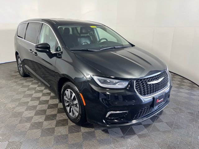 Certified 2023 Chrysler Pacifica Touring-L