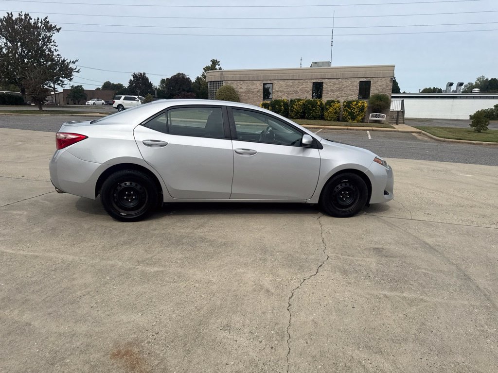 Used 2017 Toyota Corolla LE FWD image 11