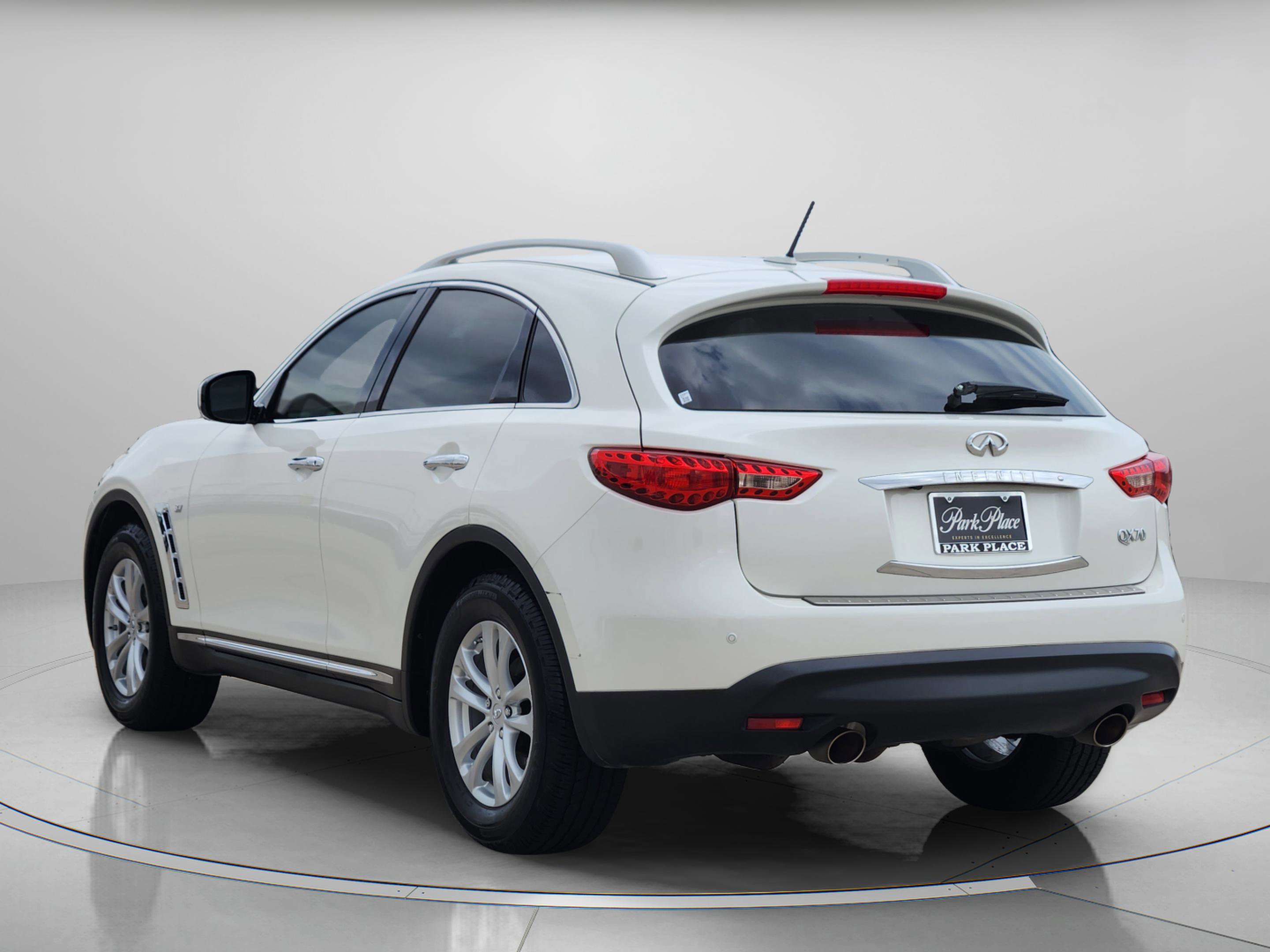Used 2017 INFINITI QX70 2WD w/ Premium Package image 3