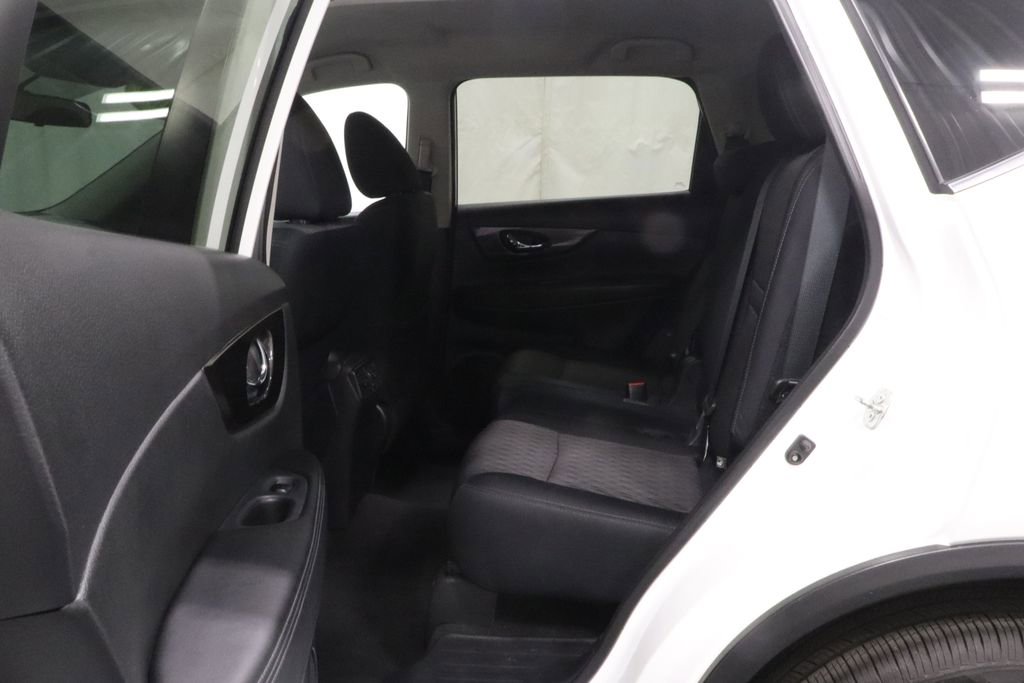 Used 2019 Nissan Rogue S FWD image 13