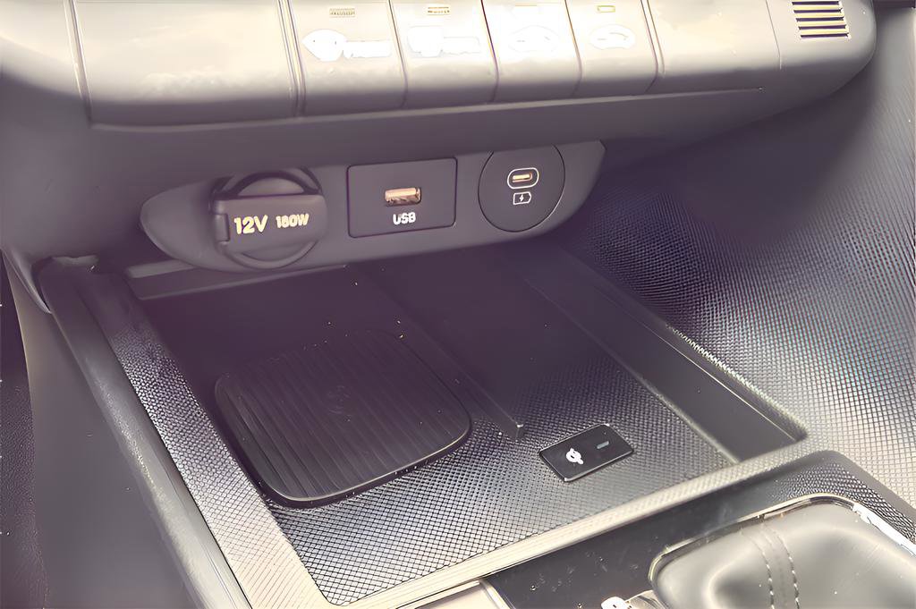 Certified 2025 Hyundai Elantra Sport image 13