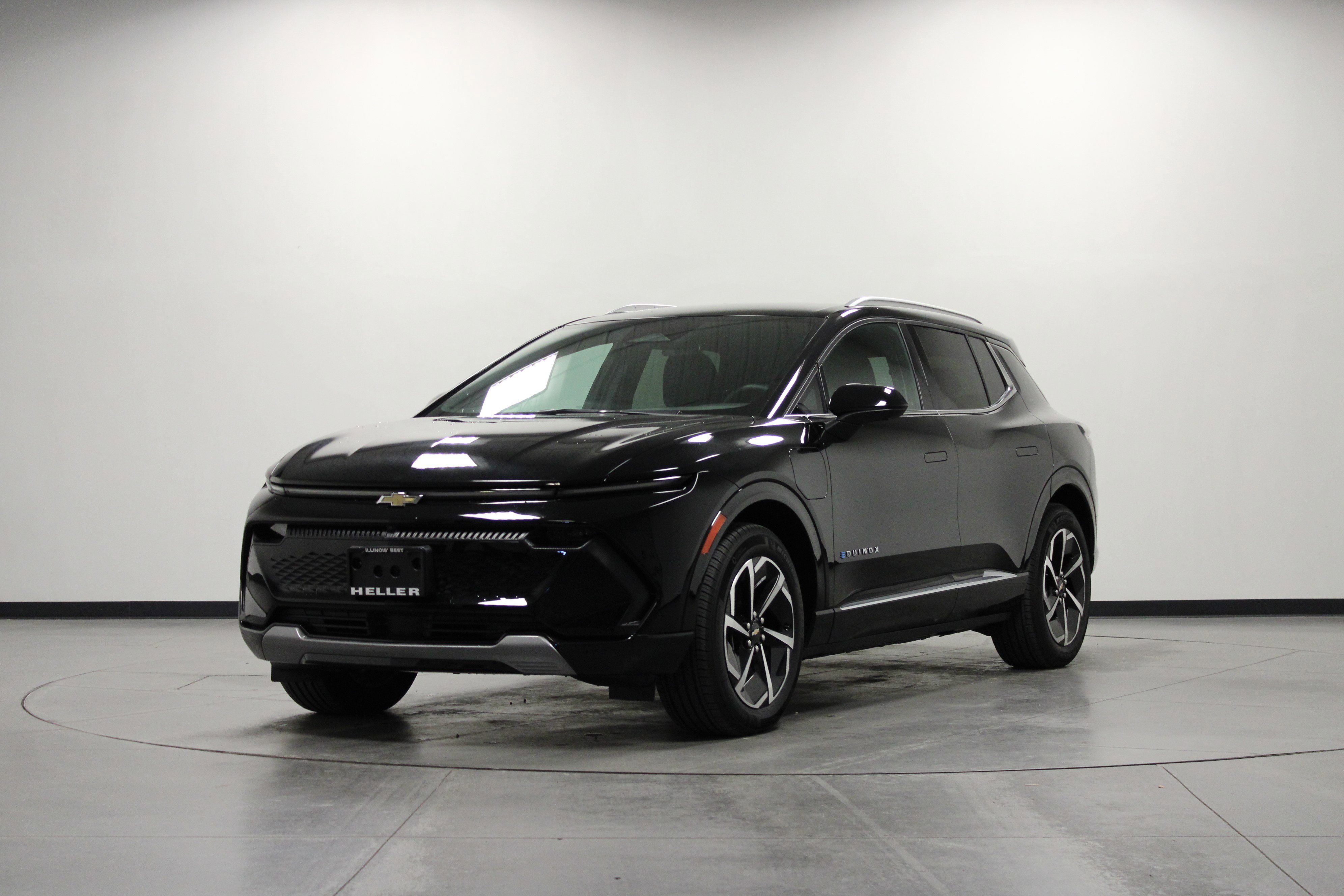 Used 2025 Chevrolet Equinox EV LT w/ Convenience Package image 8