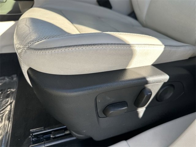 Used 2021 Buick Envision Essence w/ Technology Package I image 14