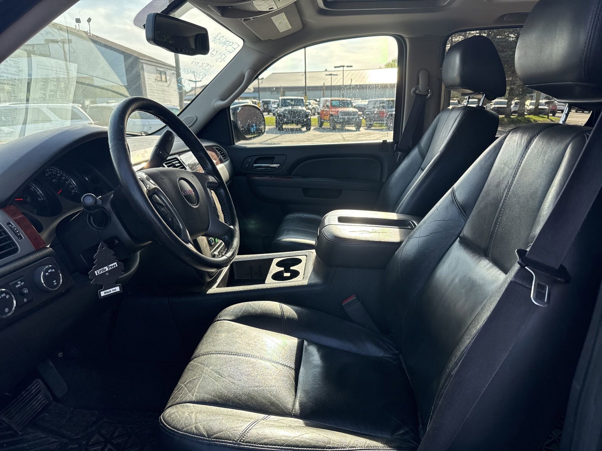 Used 2013 GMC Yukon XL SLT w/ SLT-2 Equipment Package AWD/4WD image 11