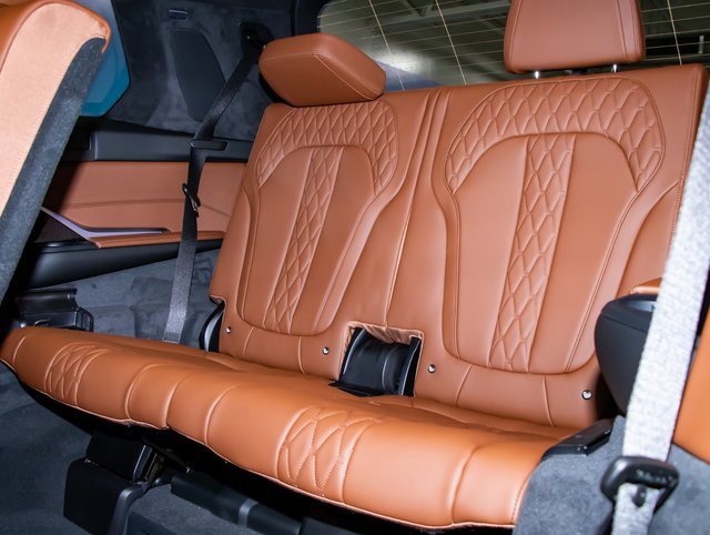 New 2026 BMW X7 M60i image 23