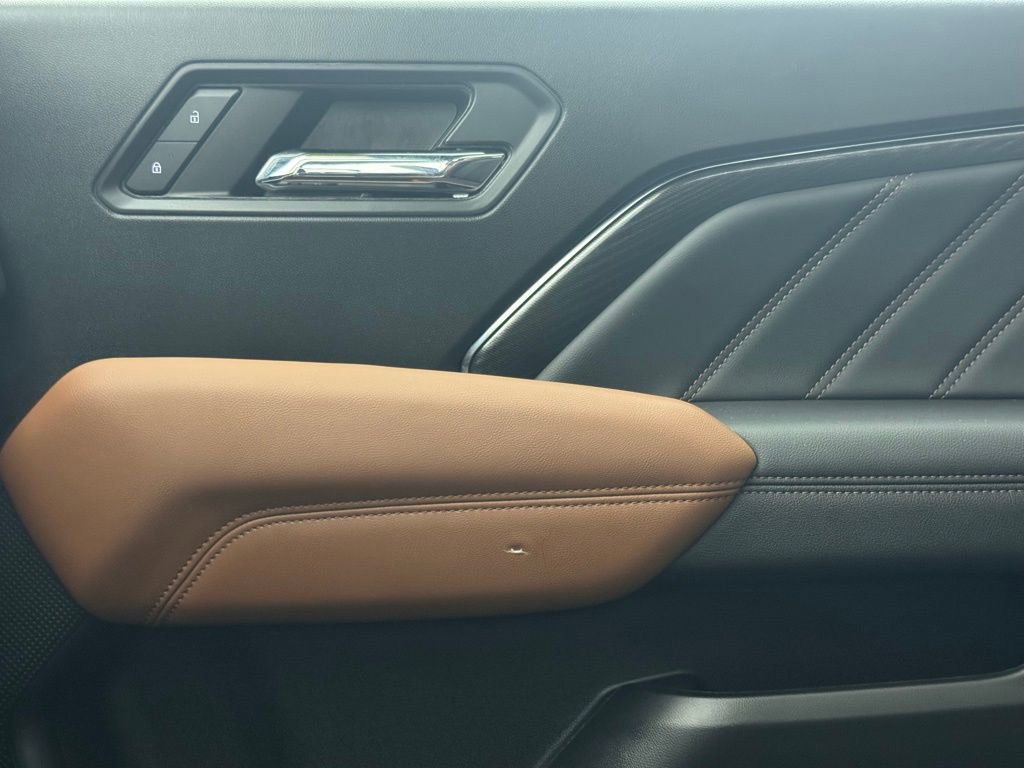 Used 2024 GMC Canyon AT4 w/ Technology Package image 39