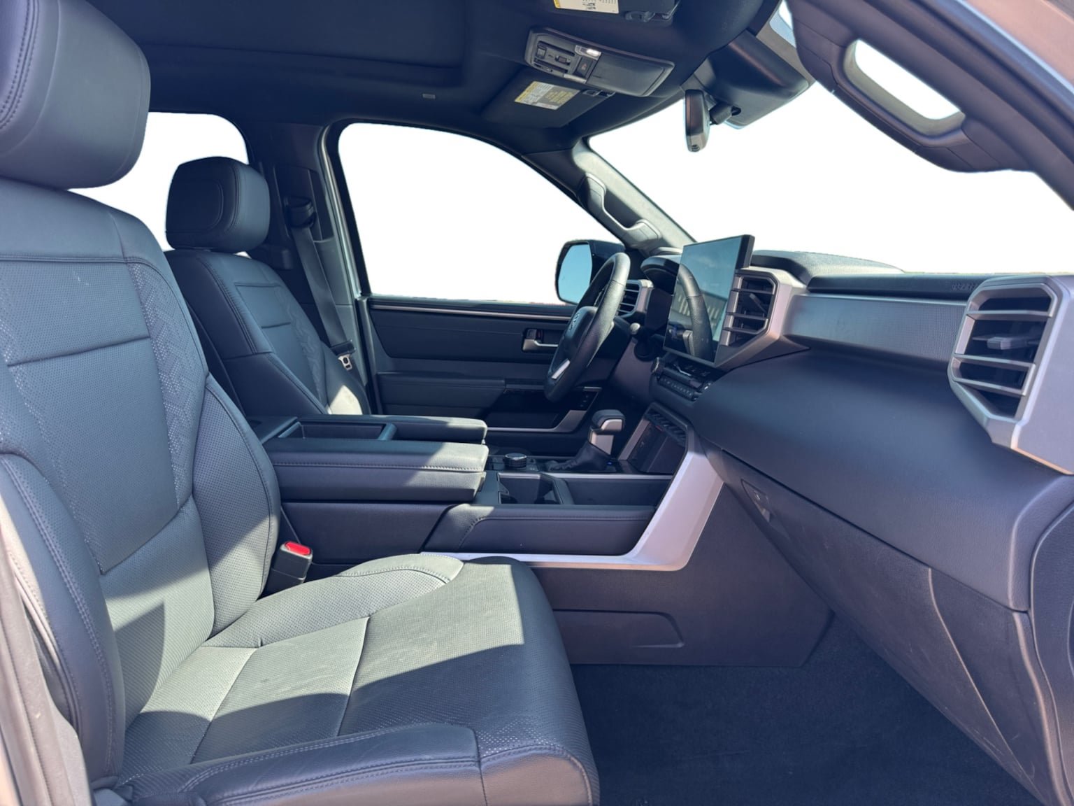 Used 2025 Toyota Tundra Limited AWD/4WD image 17