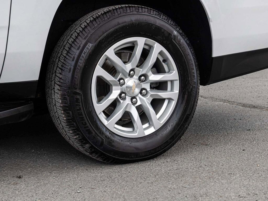Used 2022 Chevrolet Suburban LT AWD/4WD image 8
