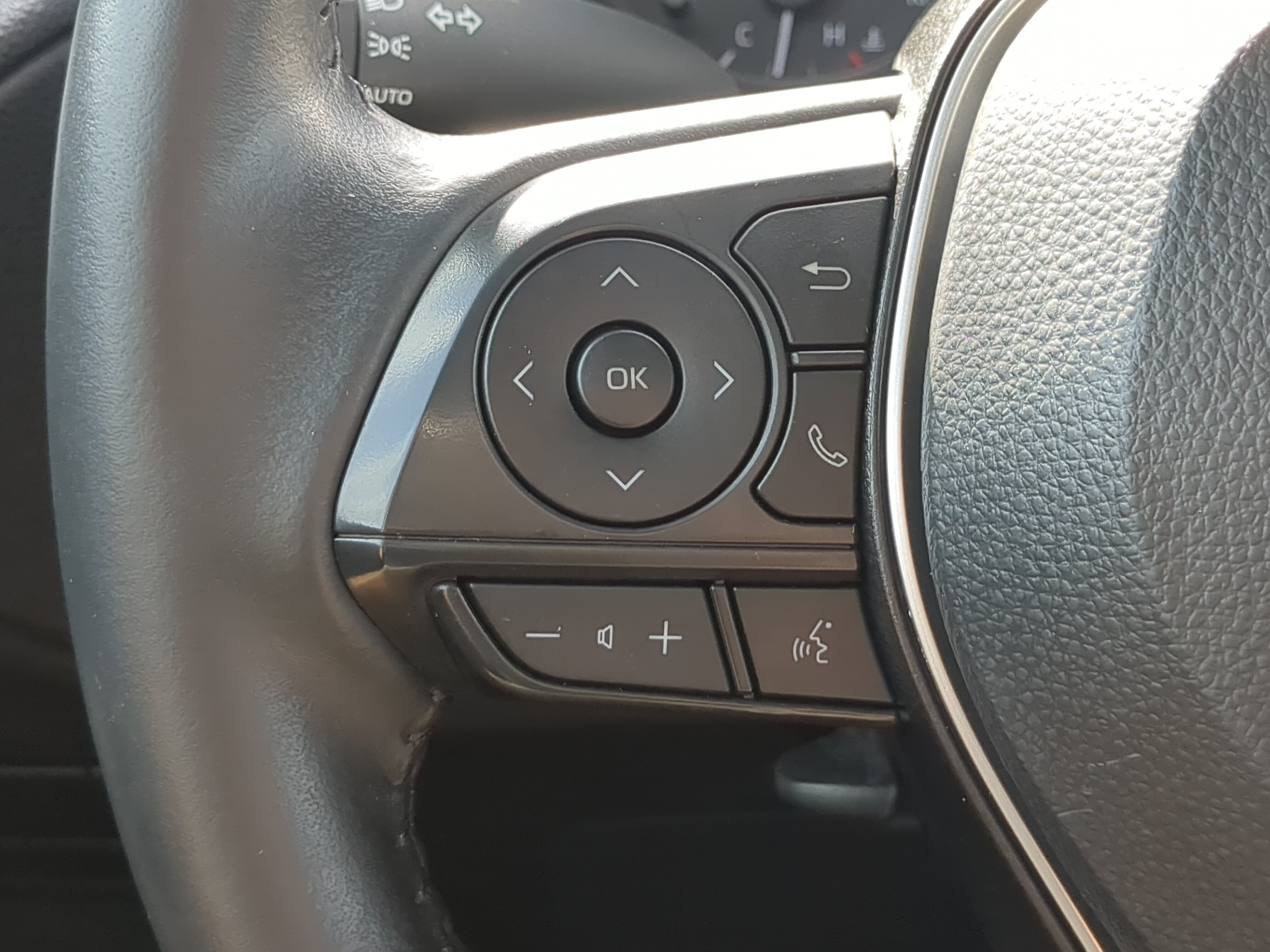 Used 2024 Toyota Corolla Cross LE FWD image 23