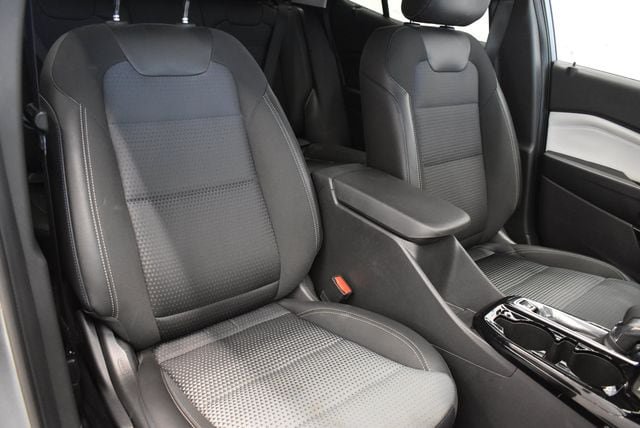 Used 2025 Chevrolet Trax LT w/ LT Convenience Package FWD image 6