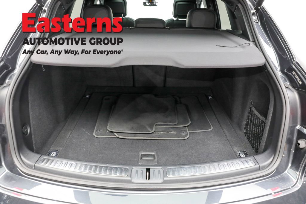 Used 2023 Porsche Macan T image 9