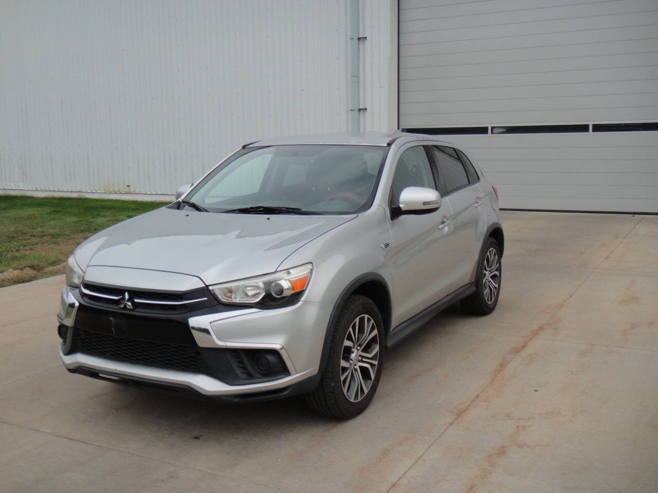 Used 2018 Mitsubishi Outlander Sport ES FWD image 2