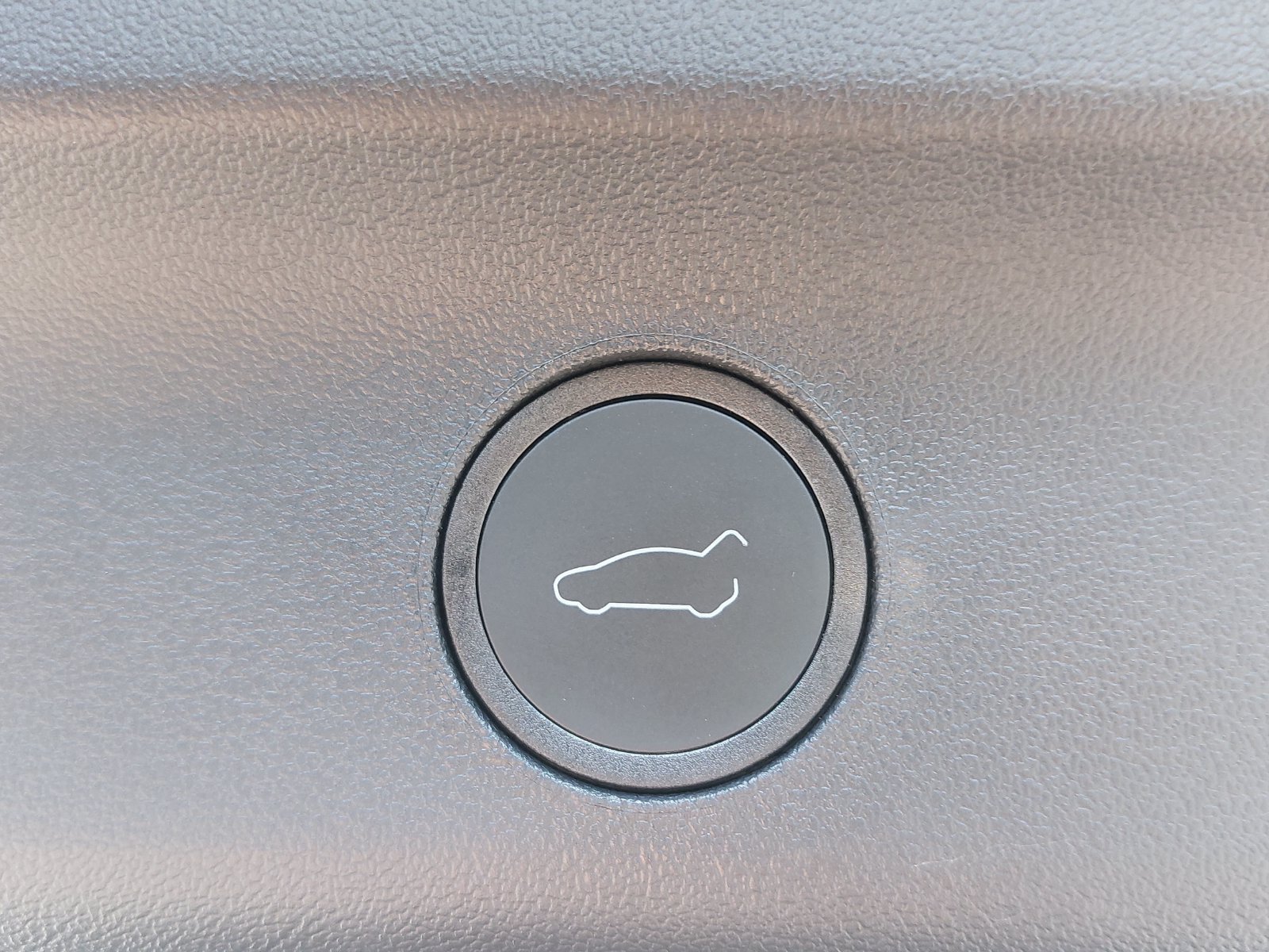 Used 2023 Tesla Model Y 2WD image 13