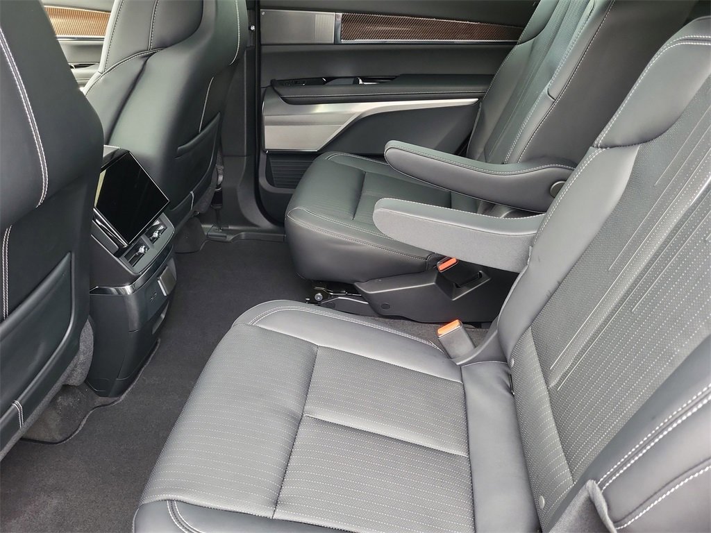 New 2026 Cadillac Vistiq Sport image 28