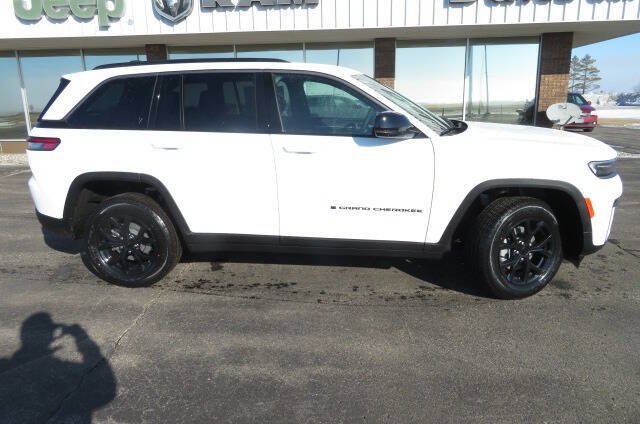 New 2026 Jeep Grand Cherokee Altitude AWD/4WD image 1