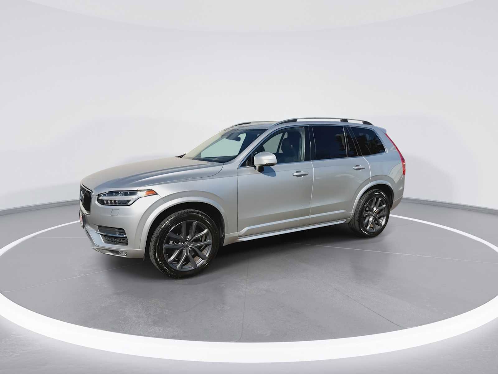 Used 2017 Volvo XC90 T6 Momentum w/ Vision Package image 4
