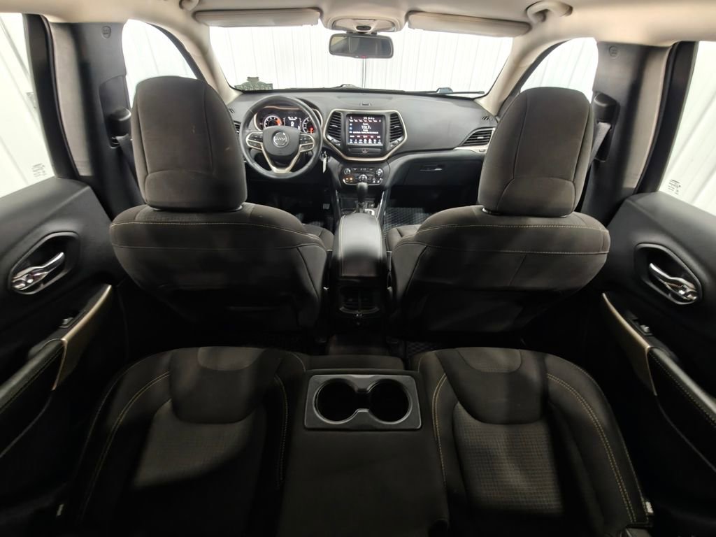 Used 2017 Jeep Cherokee Latitude w/ Cold Weather Group FWD image 26