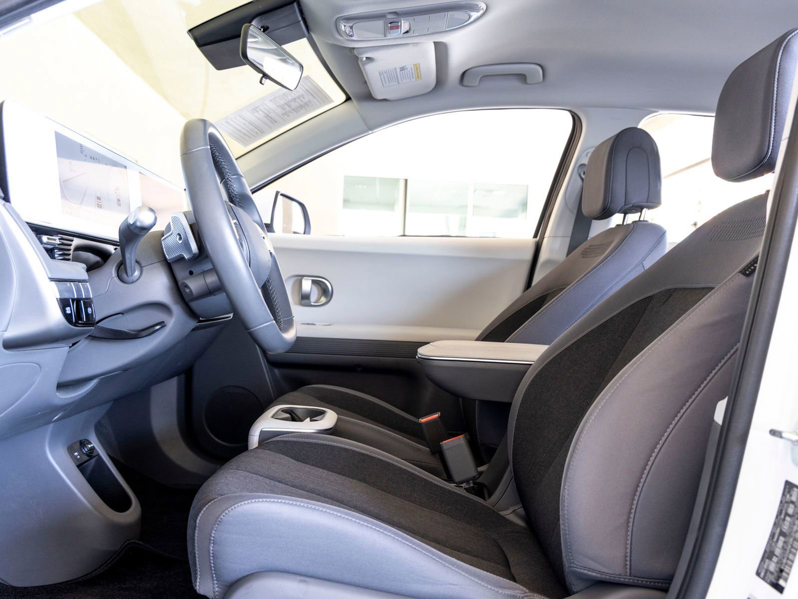 Used 2024 Hyundai Ioniq 5 SE RWD image 16